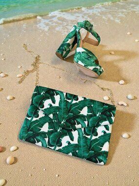 KELLY & KATIE Palm Leaf Tropical Print Crossbody Bag